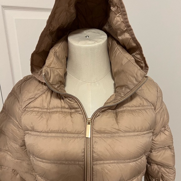 Michael Kors Women's Beige Puffer Jacket - Picture 5 of 8